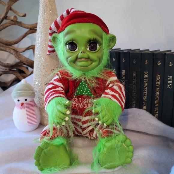 Baby Grinch doll for Christmas whoville Dr Seuss. Super cute green fuzzy - Picture 6 of 13